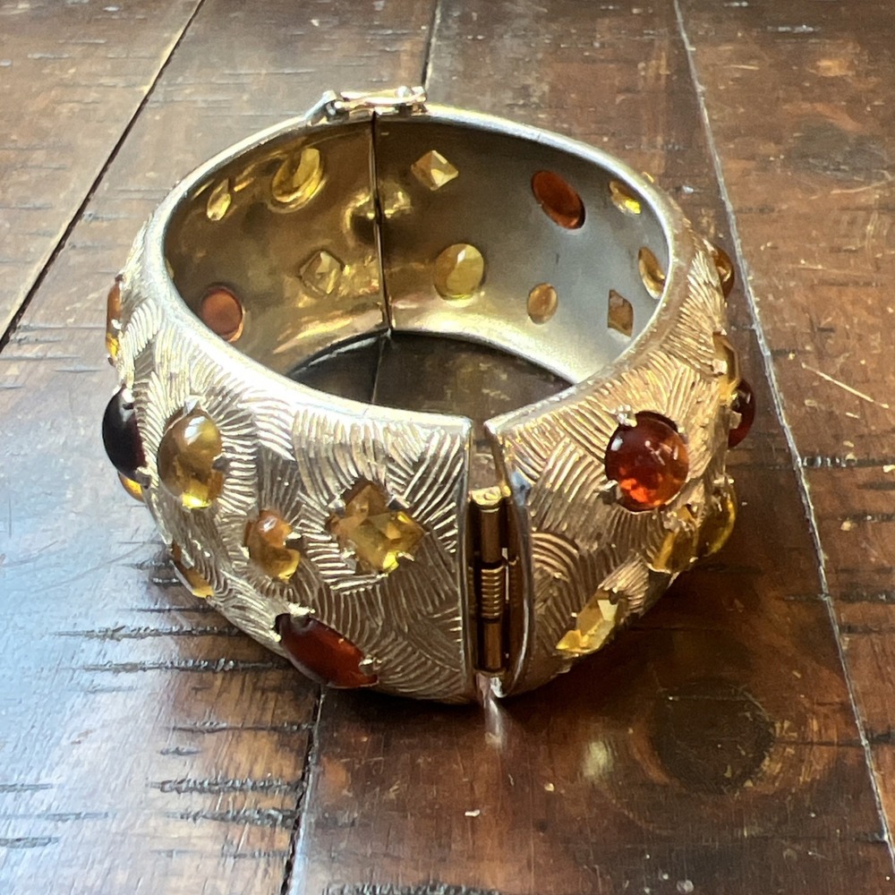 Vintage Multi-Color Cabochon Stones Gold Tone Bangle Bracelet - Picture 10 of 12